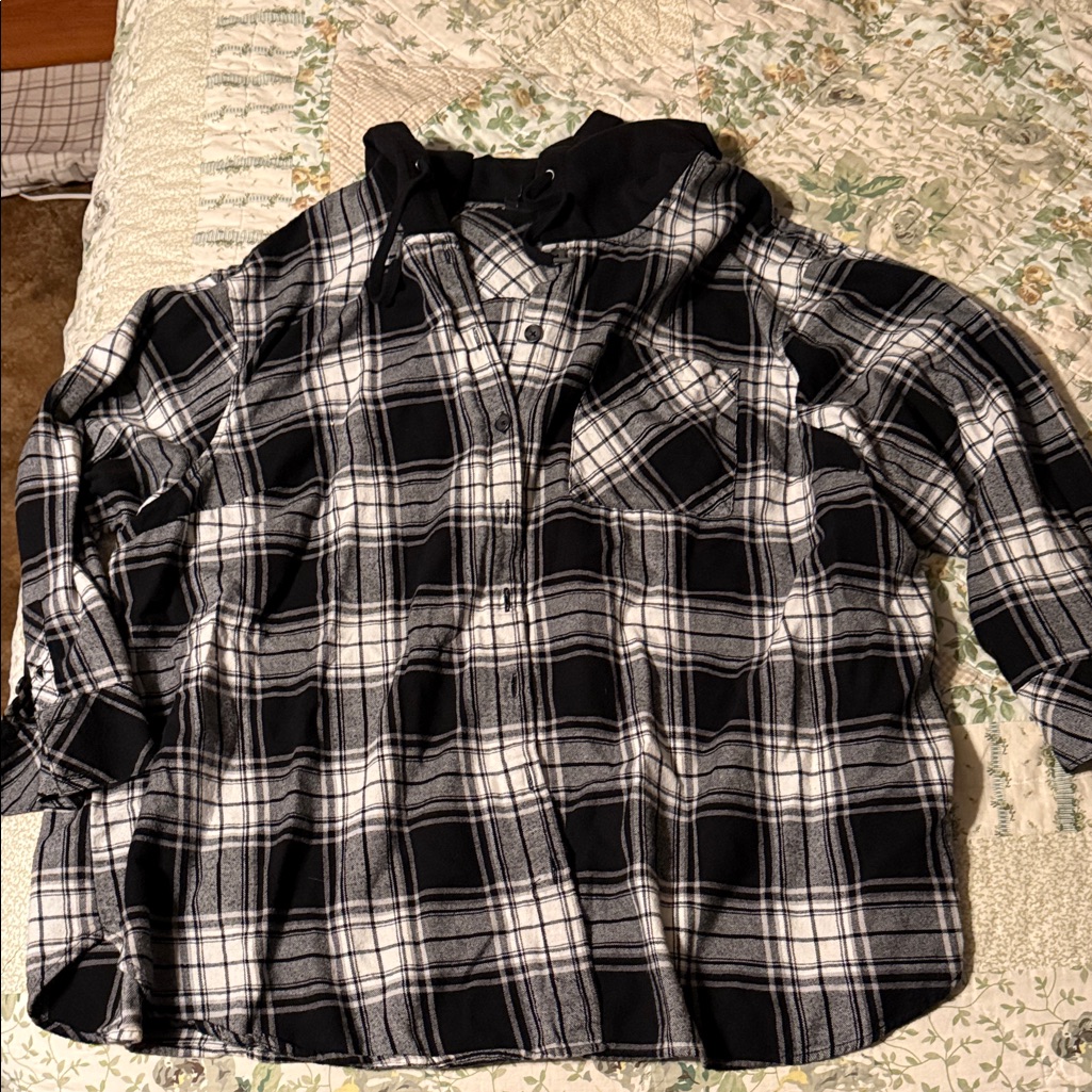Torrid Black And White Plaid Women's Button Down Shirt